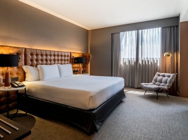 executive-suite-by-trousseau-01-king-size-bed-office-with-toilet-executive-lounge-access